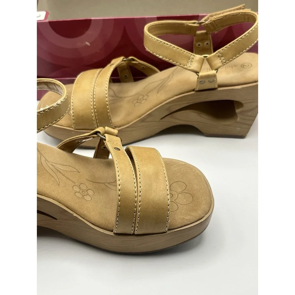 Xhilaration Nixie Tan Platform Wedge Sandals Size 2 Y2K Wood Look Heel